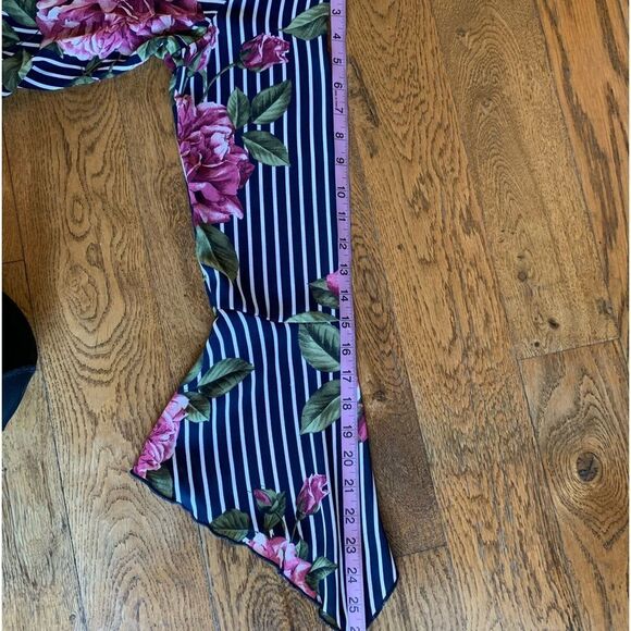 Charlotte Russe Cropped‎ Top Strips and Floral Print - Picture 13 of 15